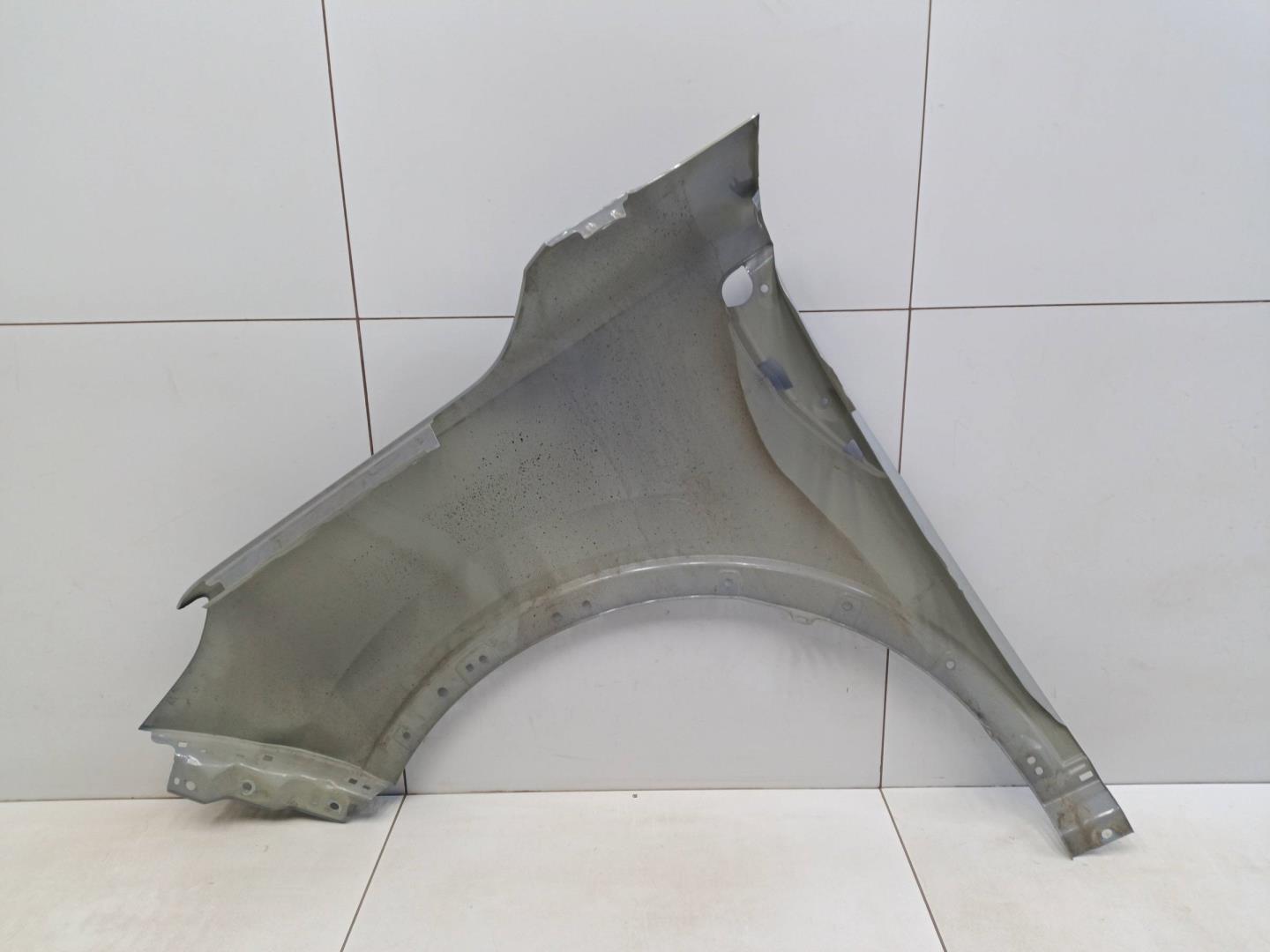 Крыло переднее правое