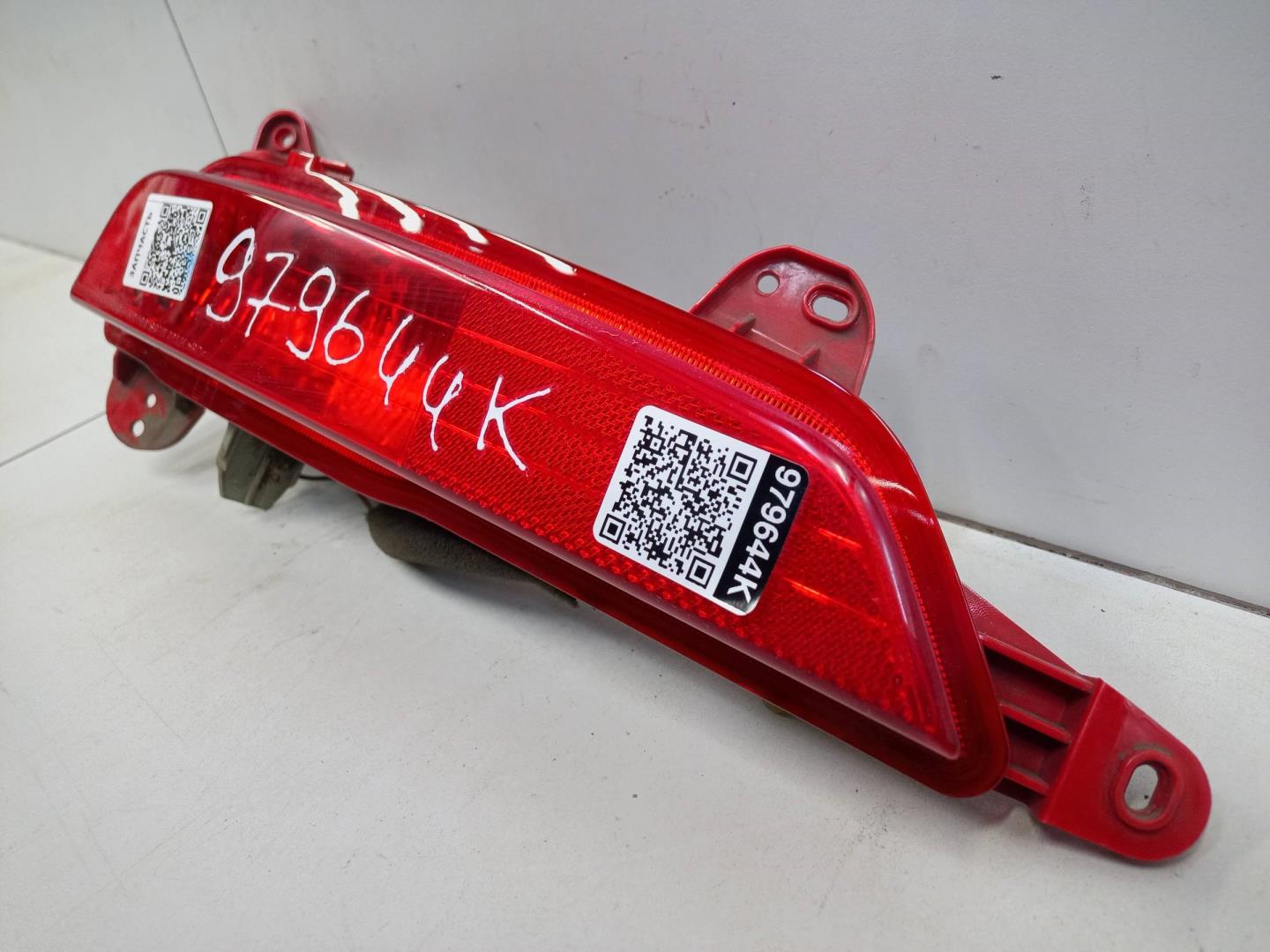 Фонарь задний в бампер левый