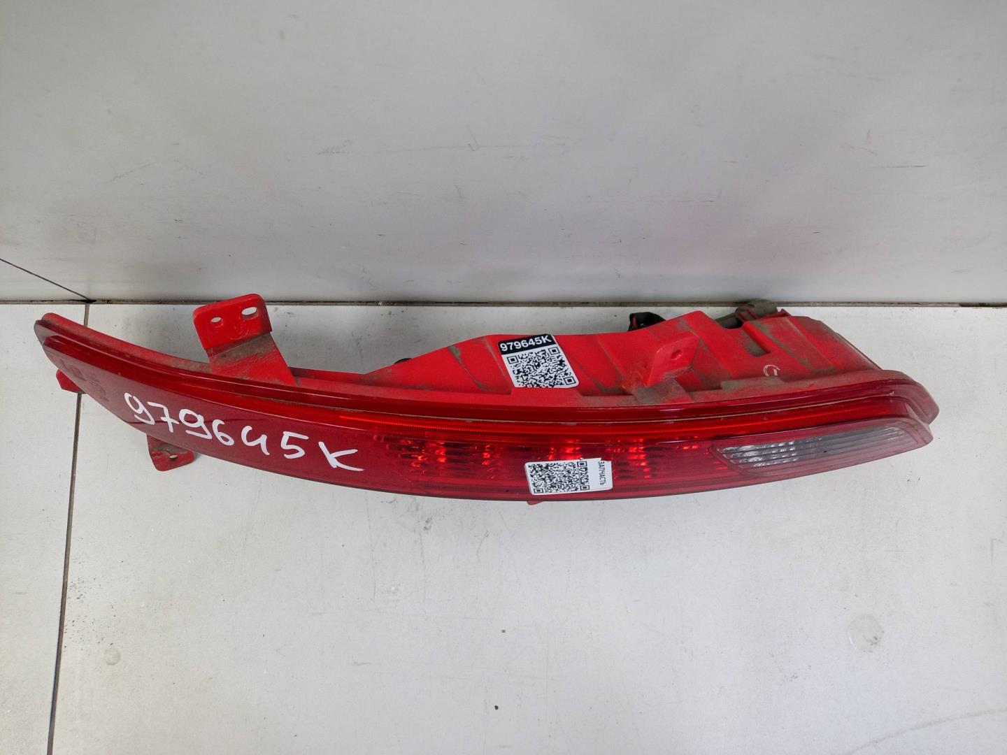 Фонарь задний в бампер левый