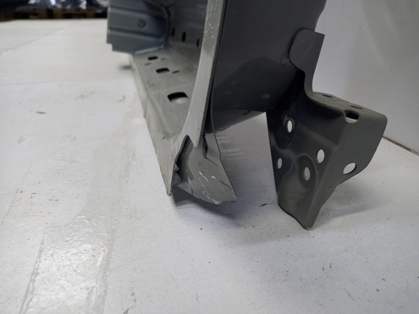 Кузовной элемент