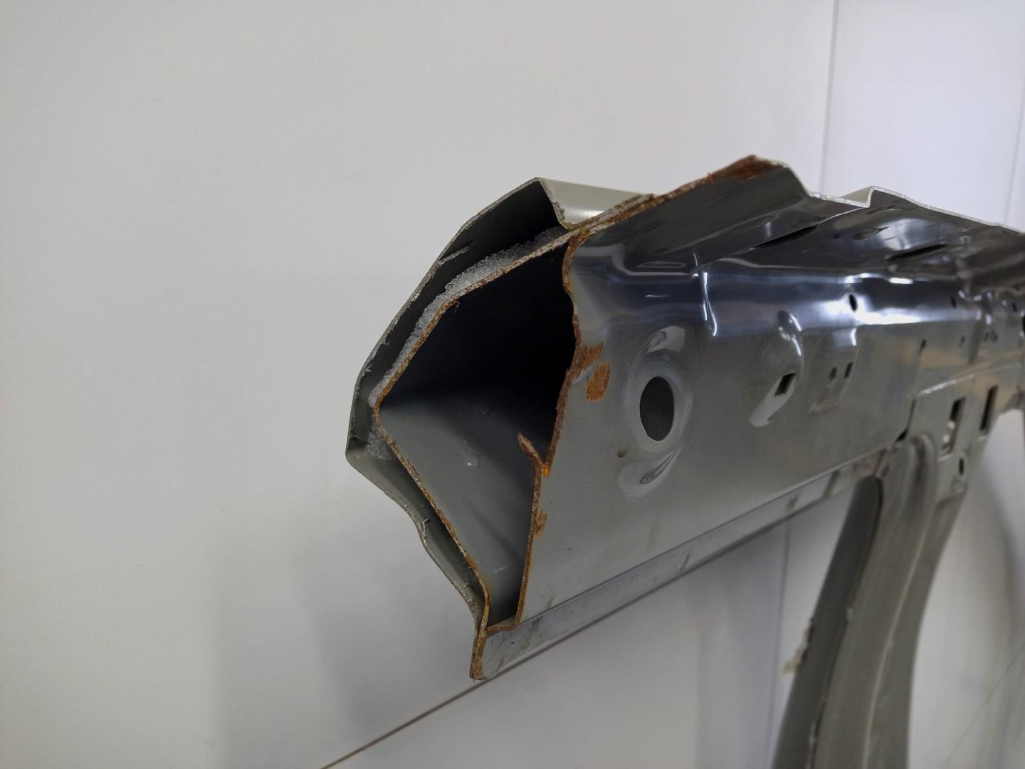 Кузовной элемент