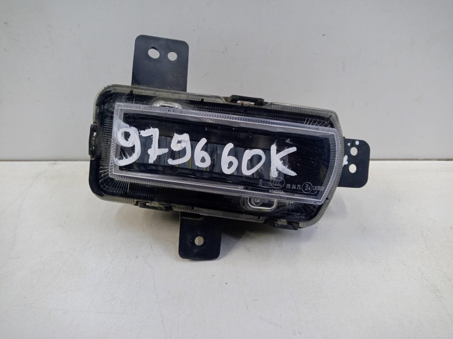 Фара противотуманная правая