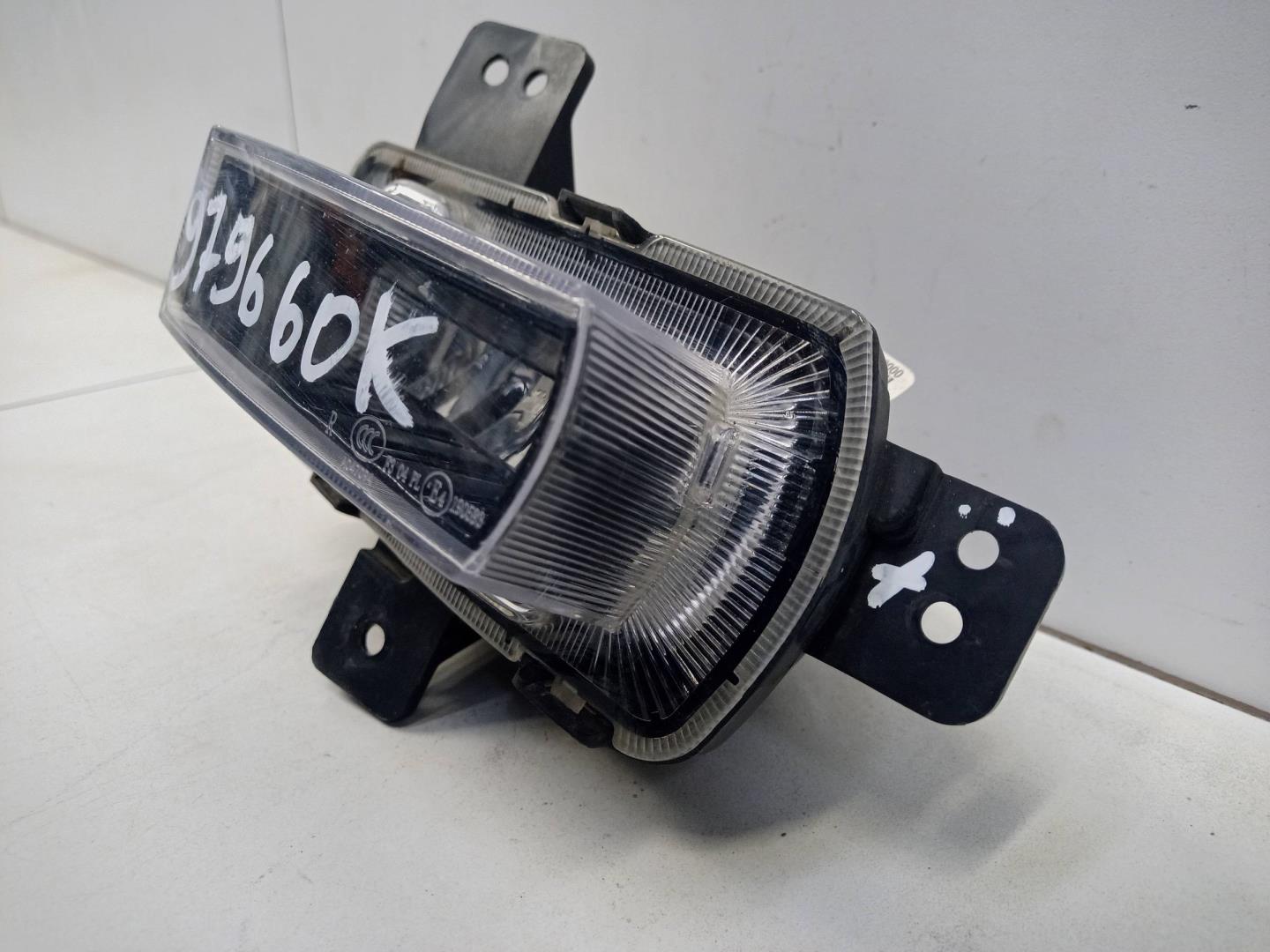 Фара противотуманная правая