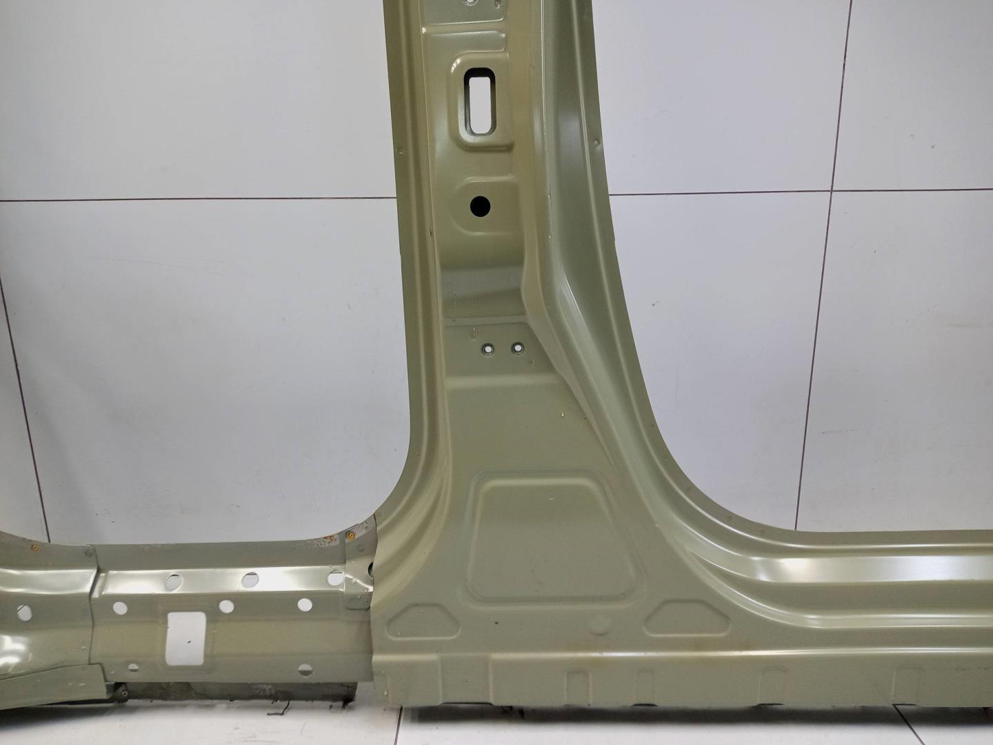 Кузовной элемент