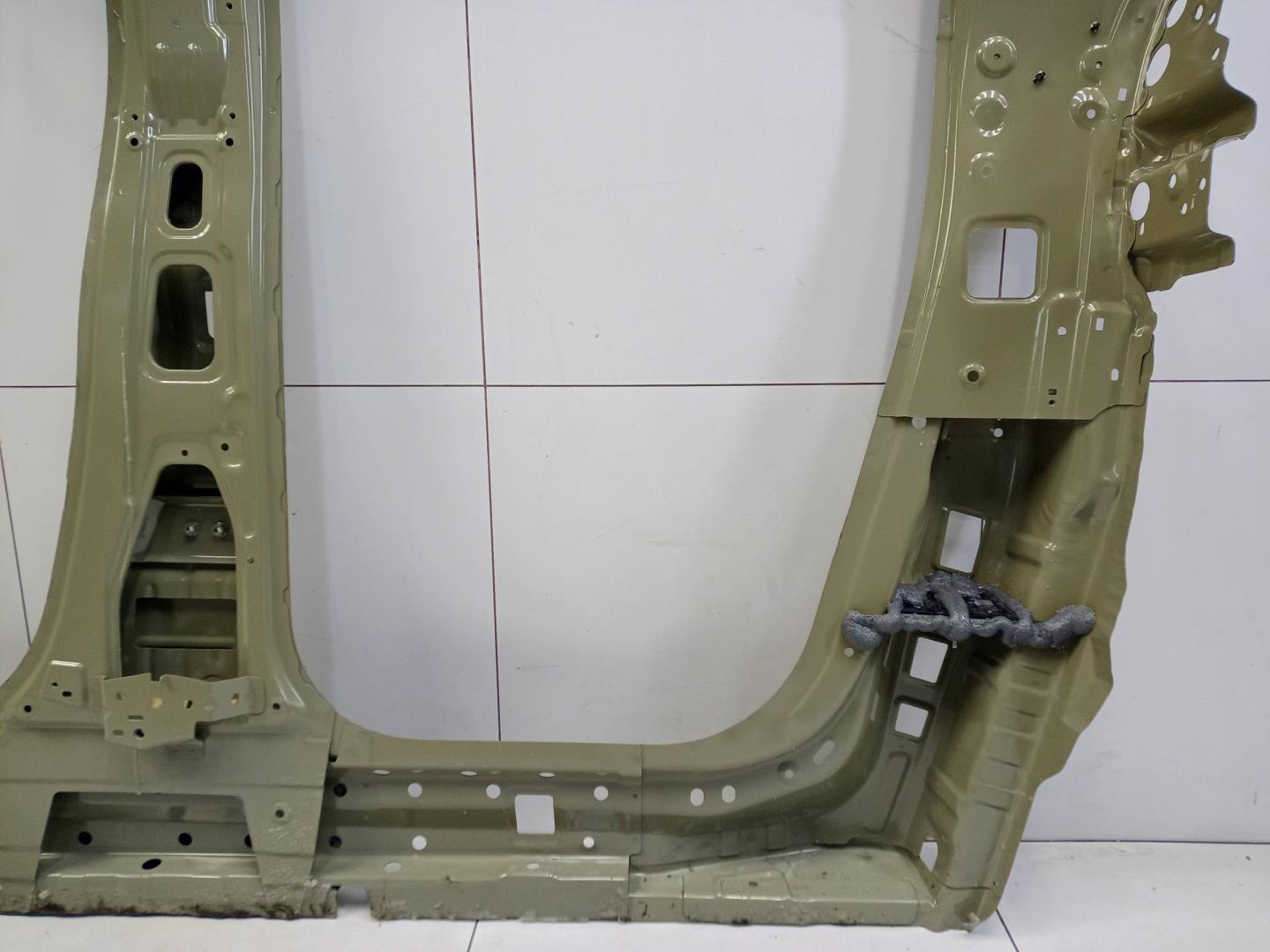 Кузовной элемент