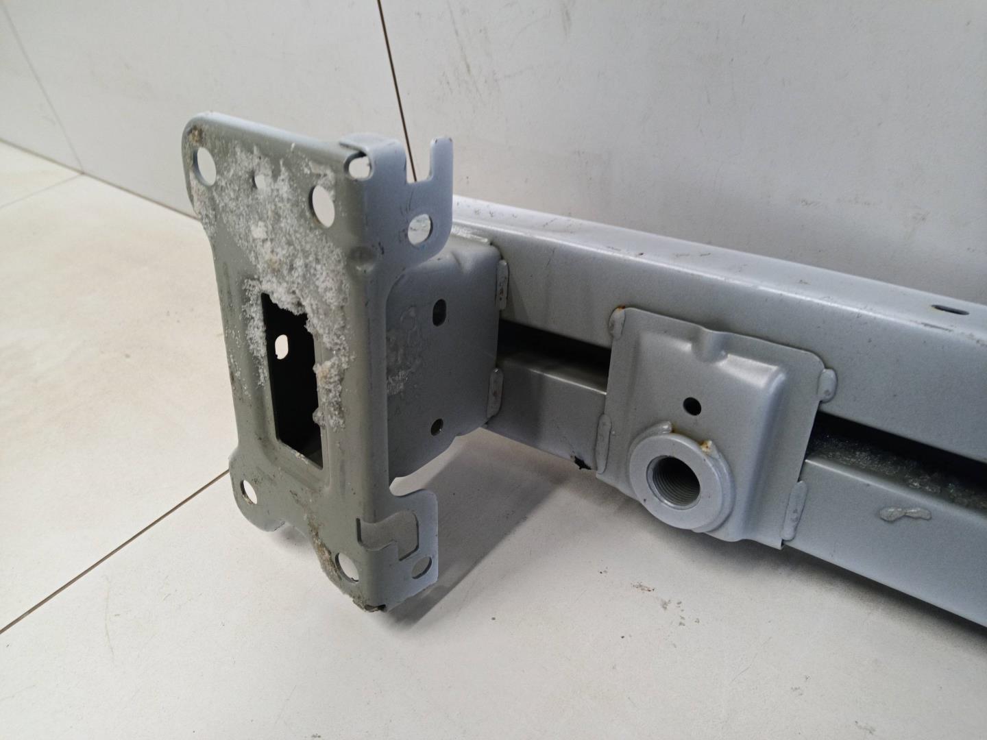 Усилитель переднего бампера