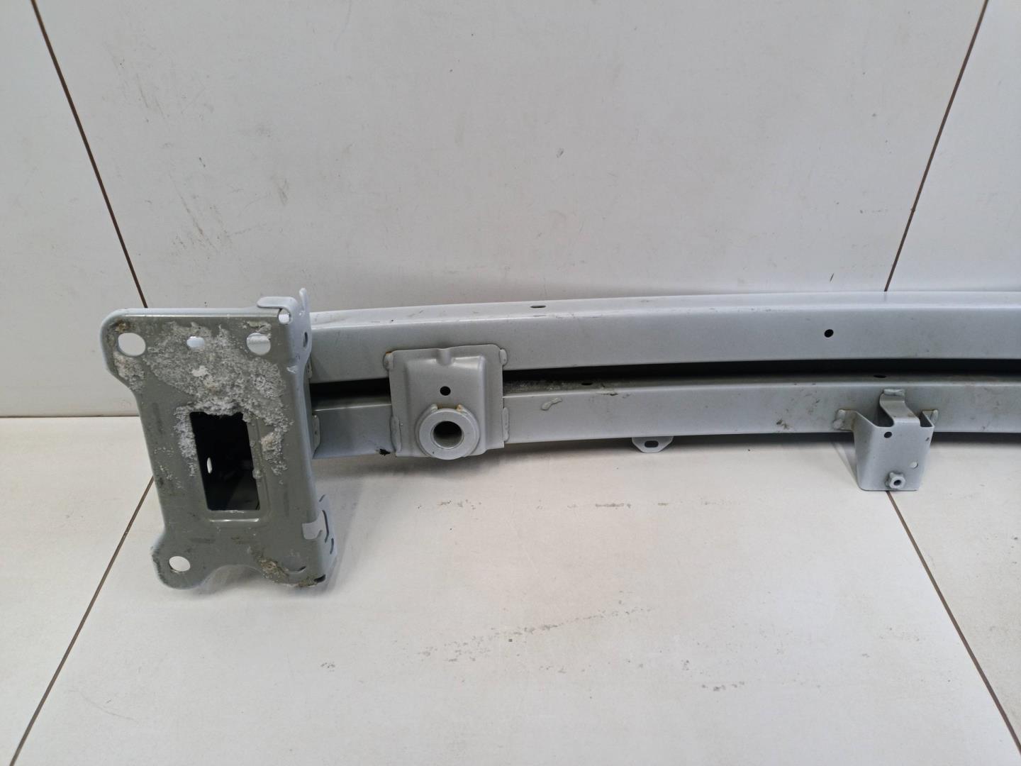 Усилитель переднего бампера