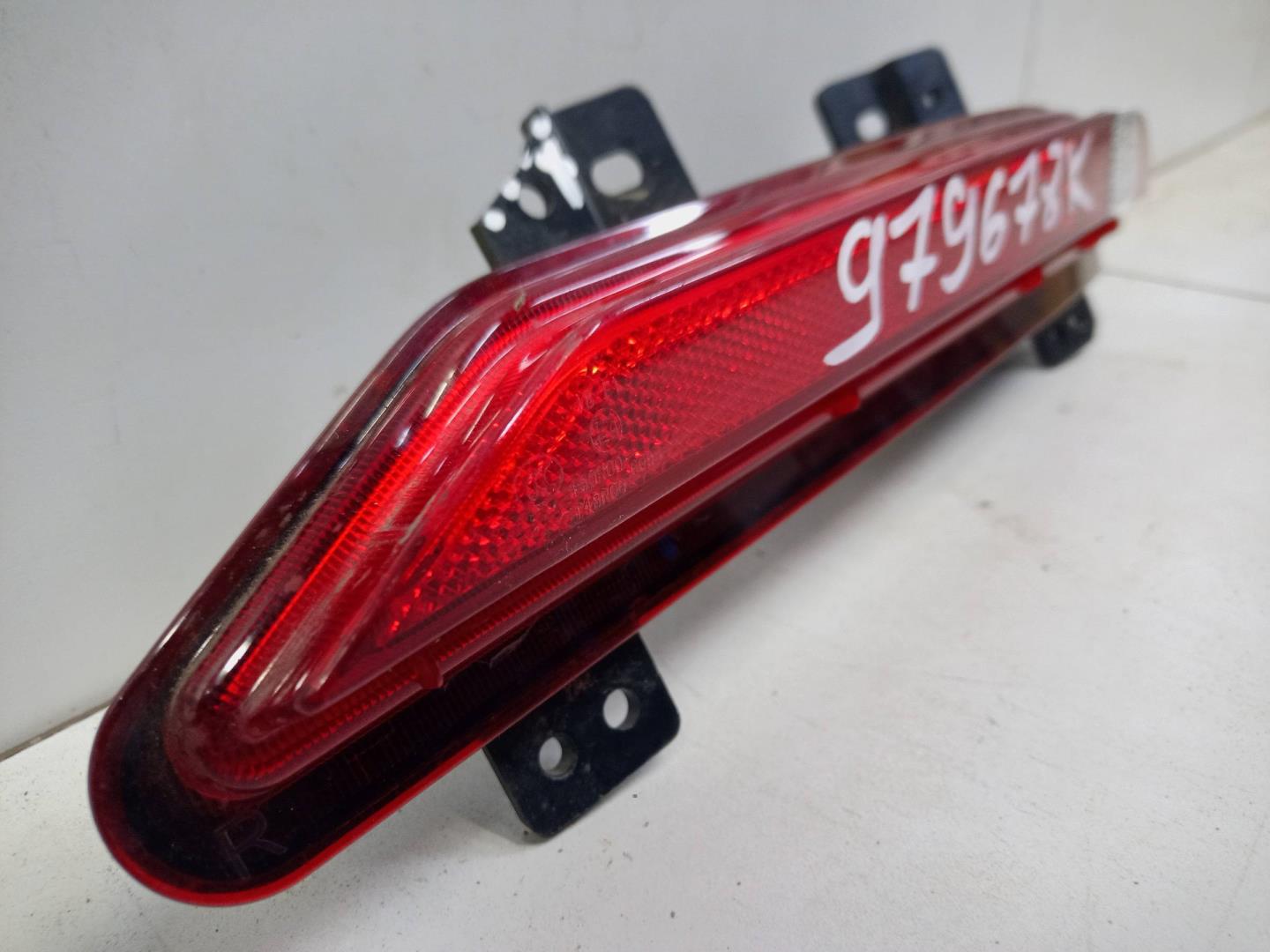 Фонарь задний в бампер правый