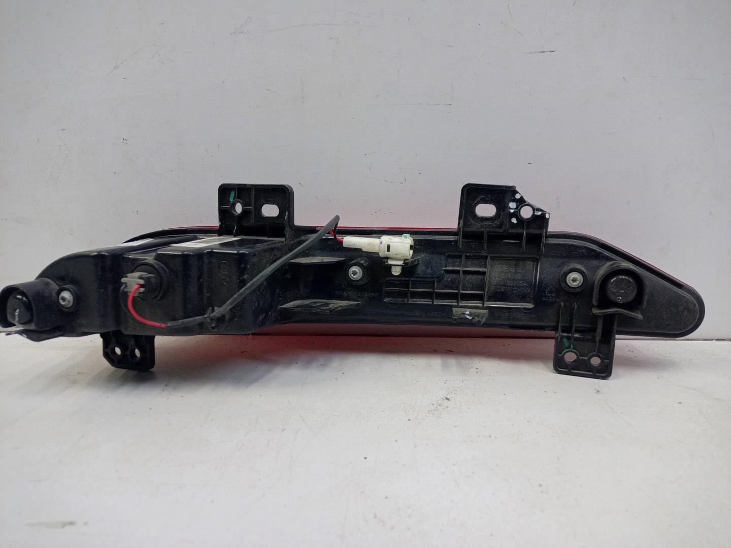 Фонарь задний в бампер правый