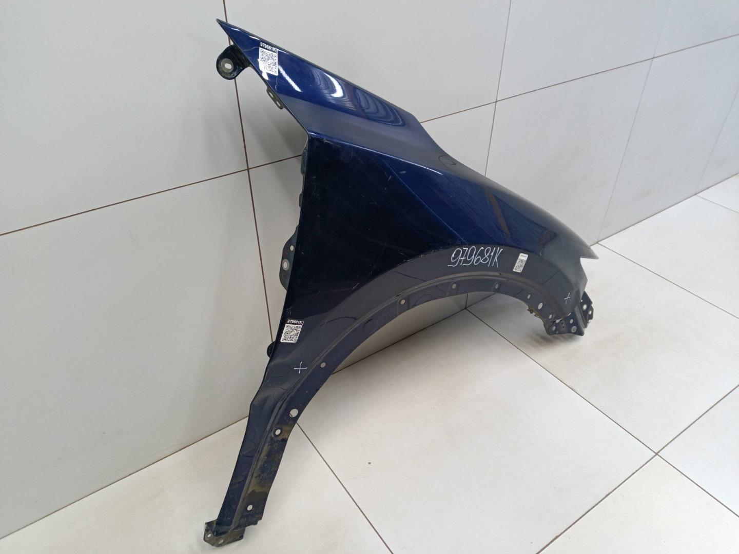 Крыло переднее правое