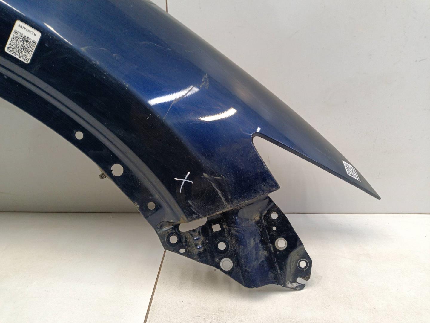 Крыло переднее правое