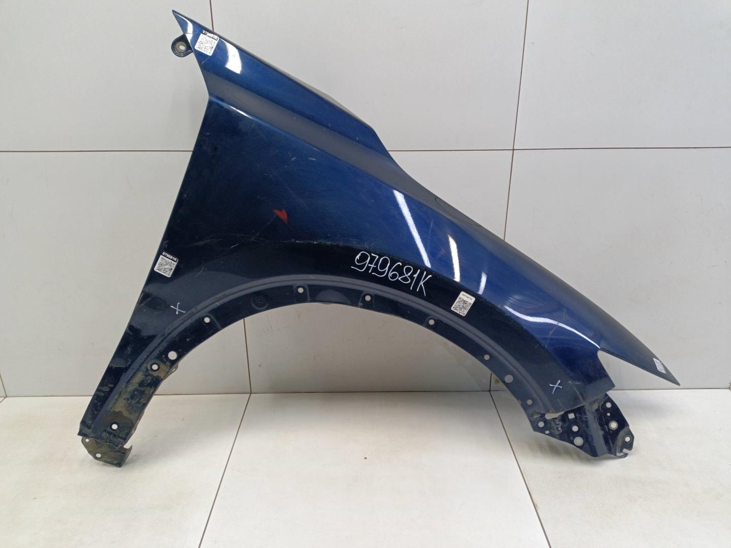 Крыло переднее правое