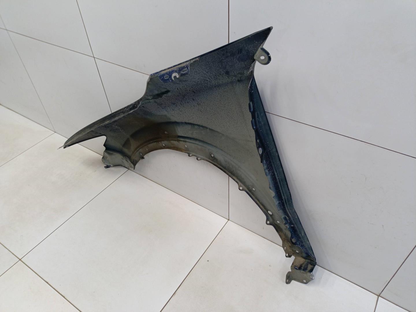 Крыло переднее правое