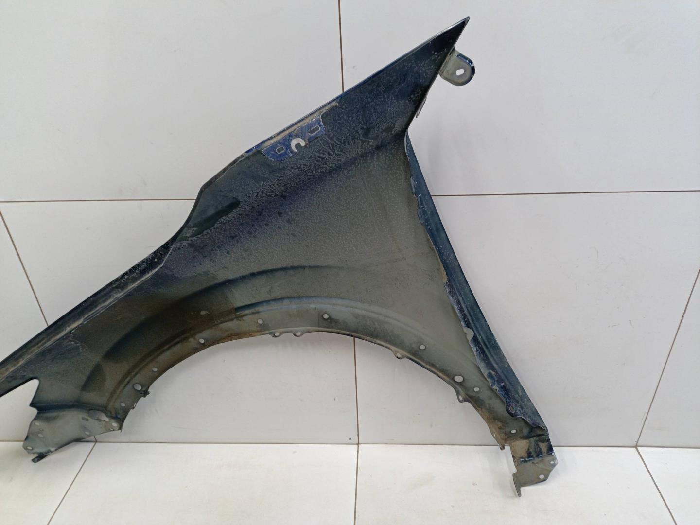 Крыло переднее правое