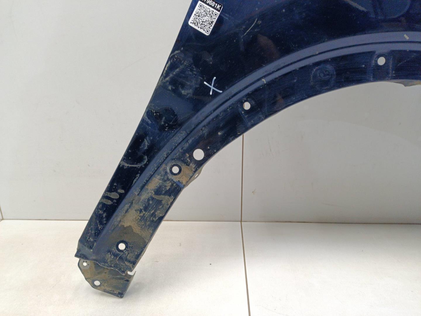 Крыло переднее правое