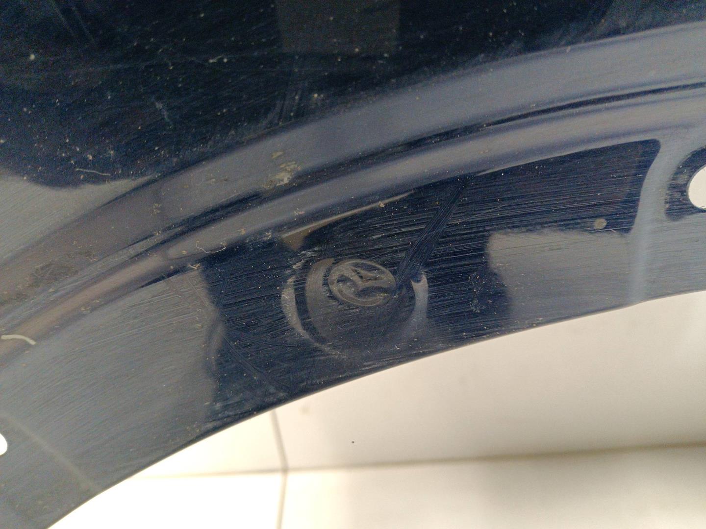 Крыло переднее правое