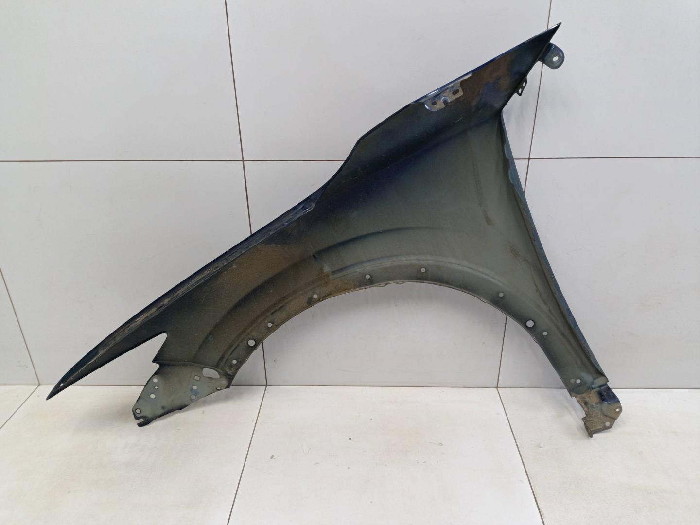 Крыло переднее правое