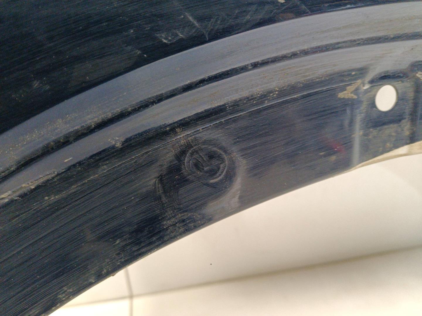 Крыло переднее правое