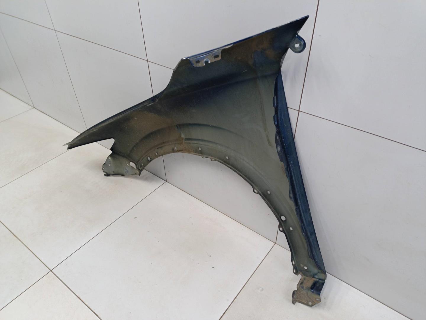 Крыло переднее правое