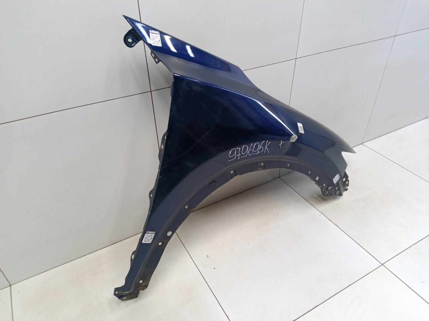 Крыло переднее правое