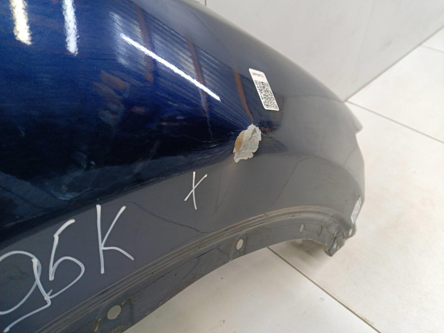 Крыло переднее правое