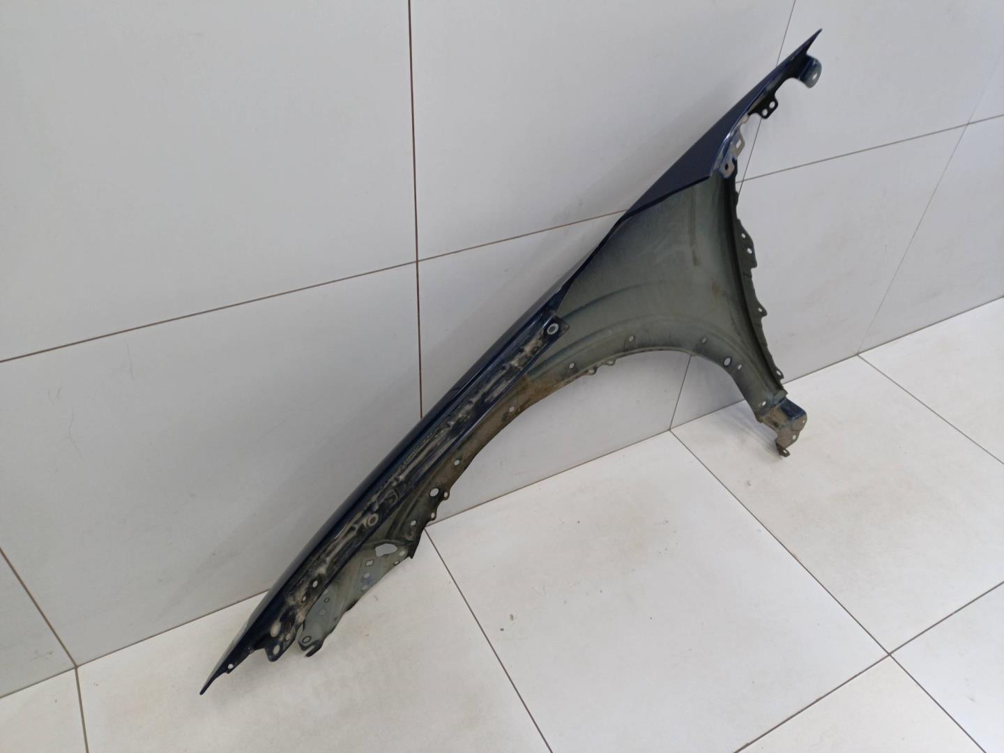 Крыло переднее правое