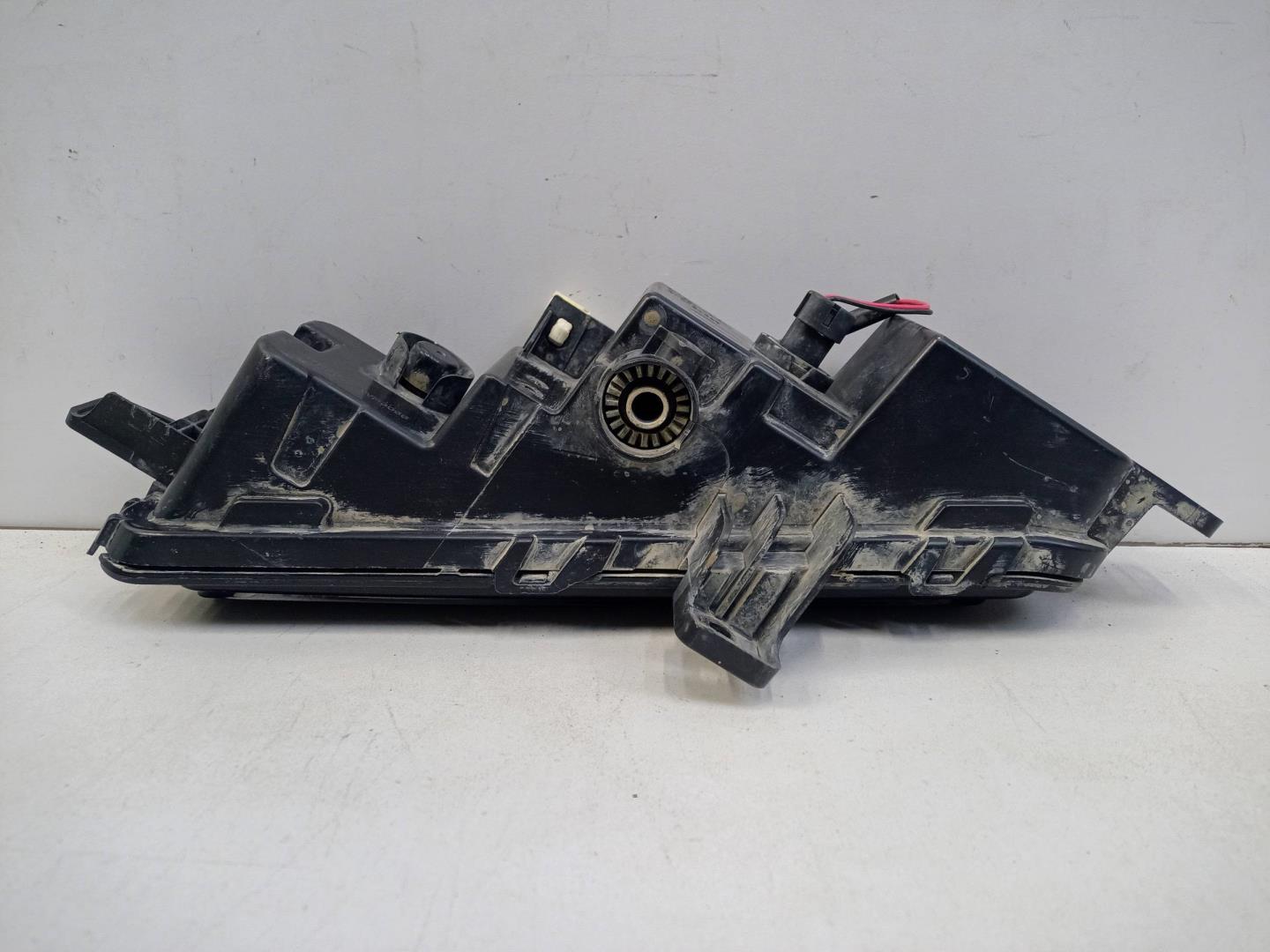 Фара противотуманная правая