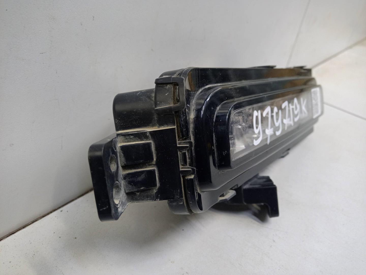 Фара противотуманная правая