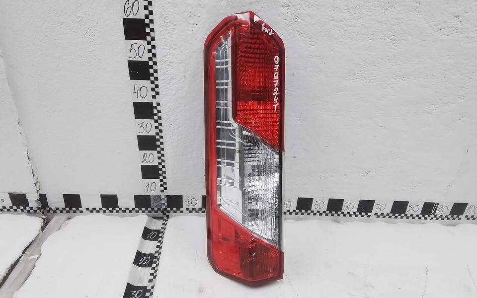 Фонарь задний наружный левый