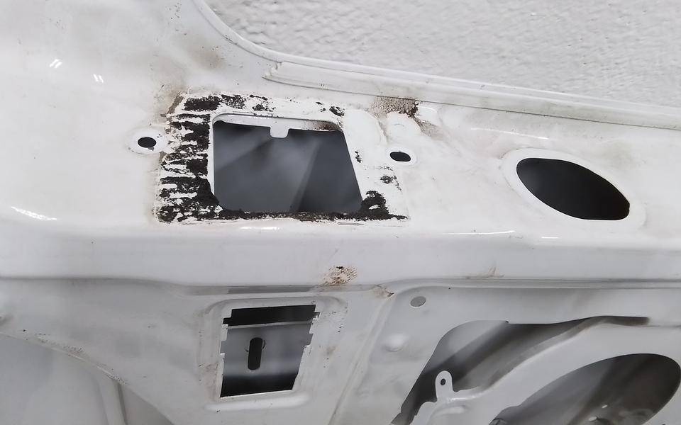 Дверь задняя левая