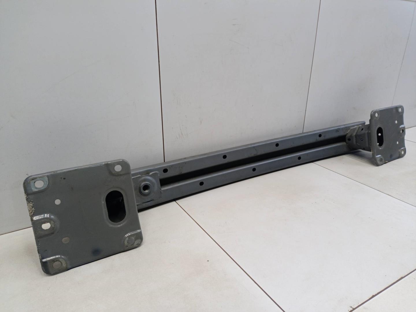 Усилитель переднего бампера