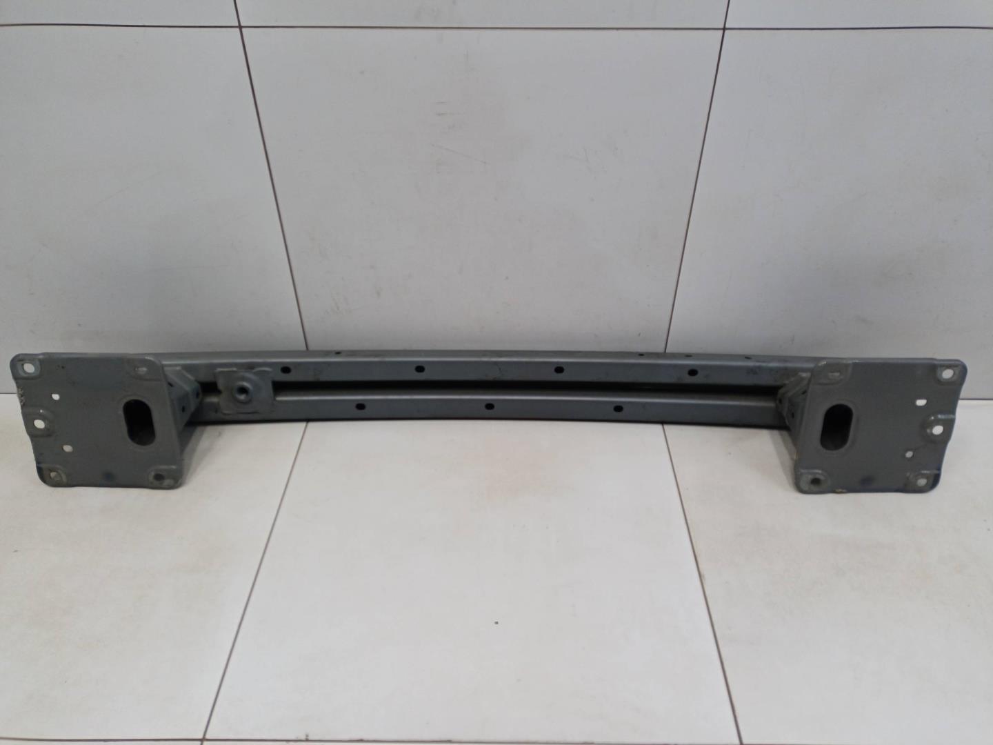 Усилитель переднего бампера