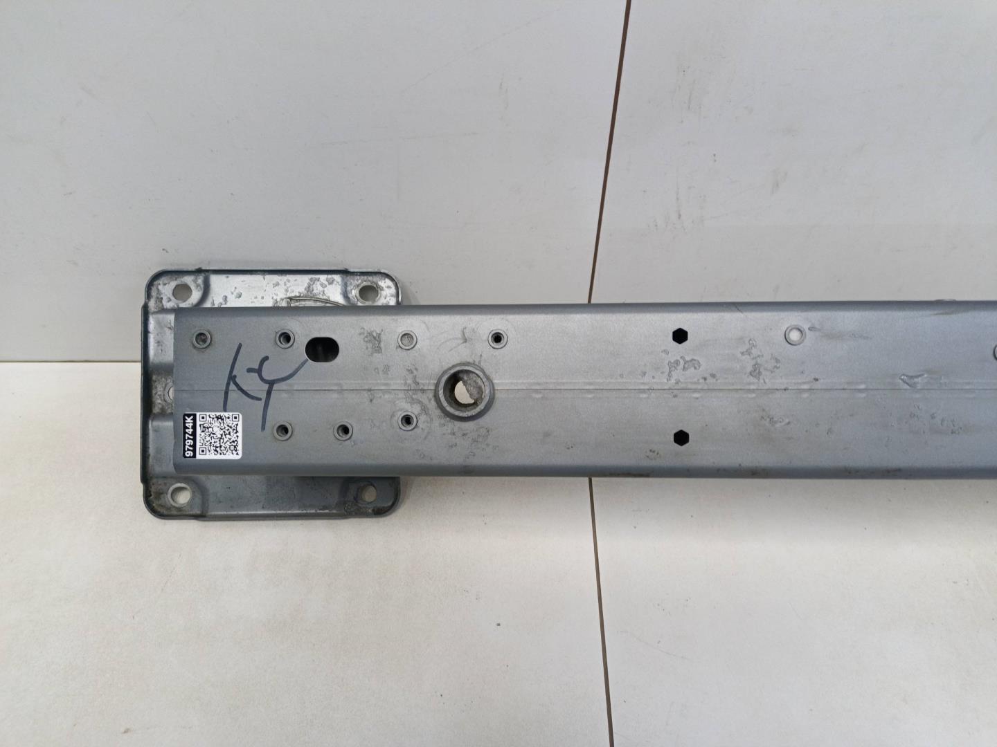 Усилитель переднего бампера