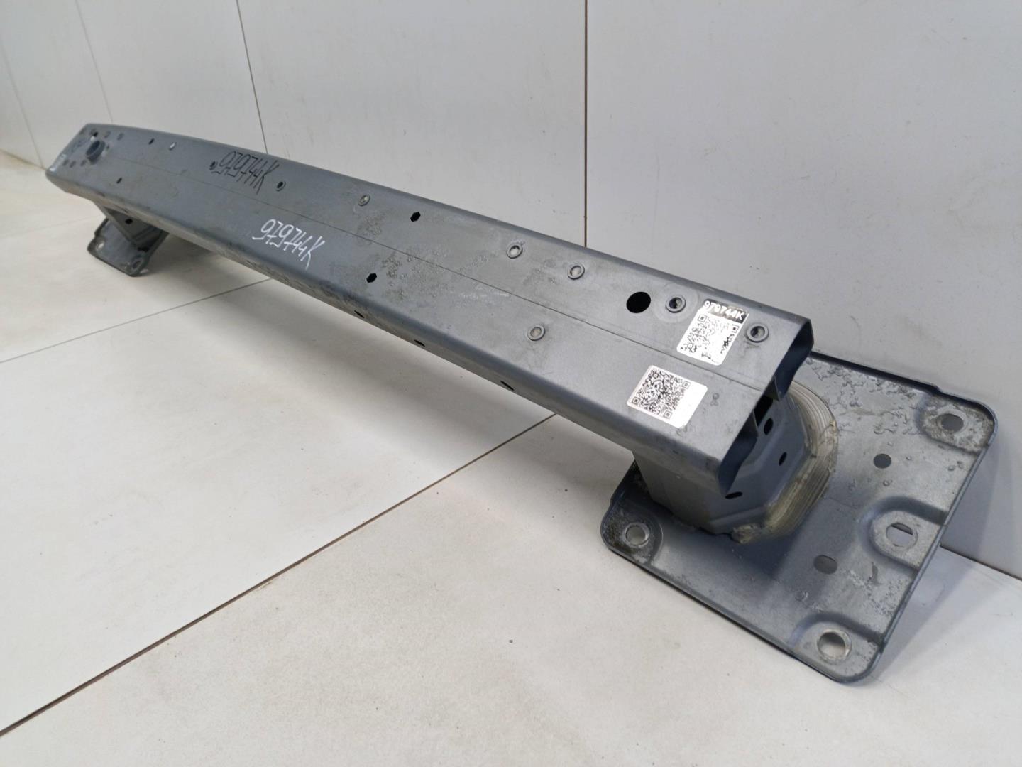 Усилитель переднего бампера