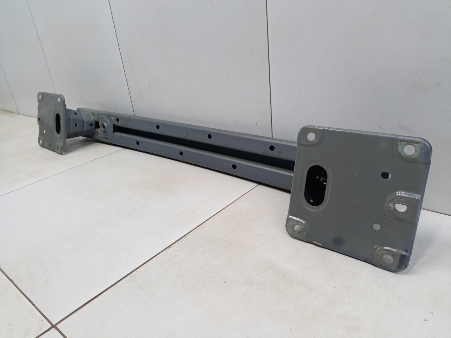 Усилитель переднего бампера