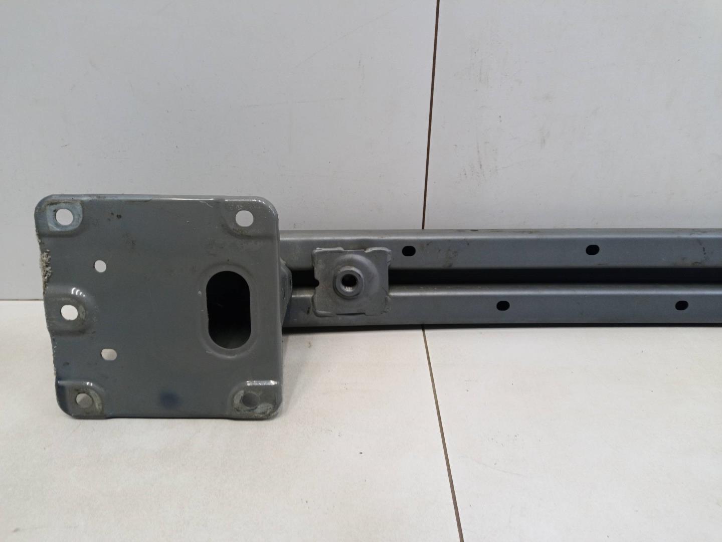 Усилитель переднего бампера