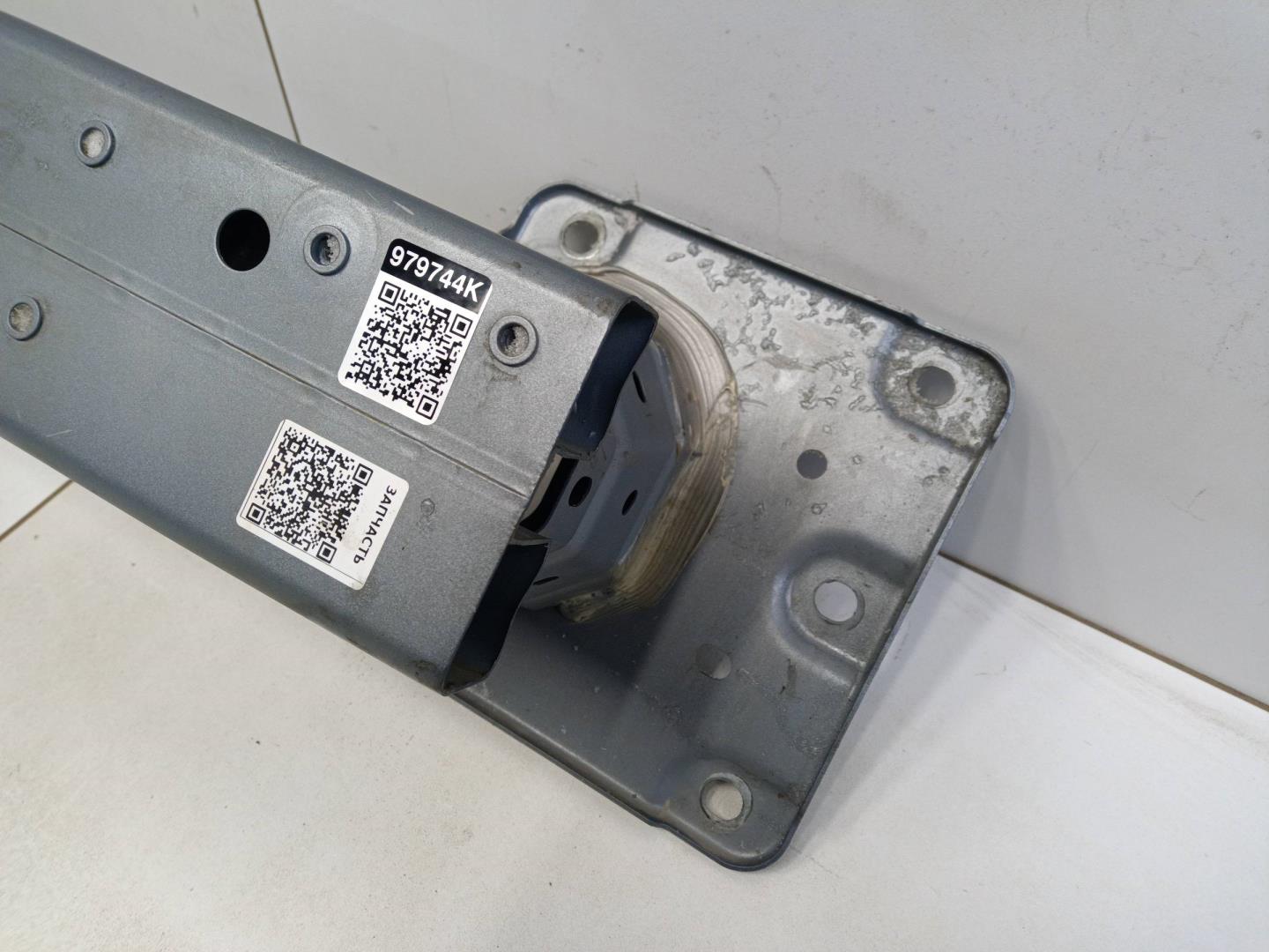 Усилитель переднего бампера