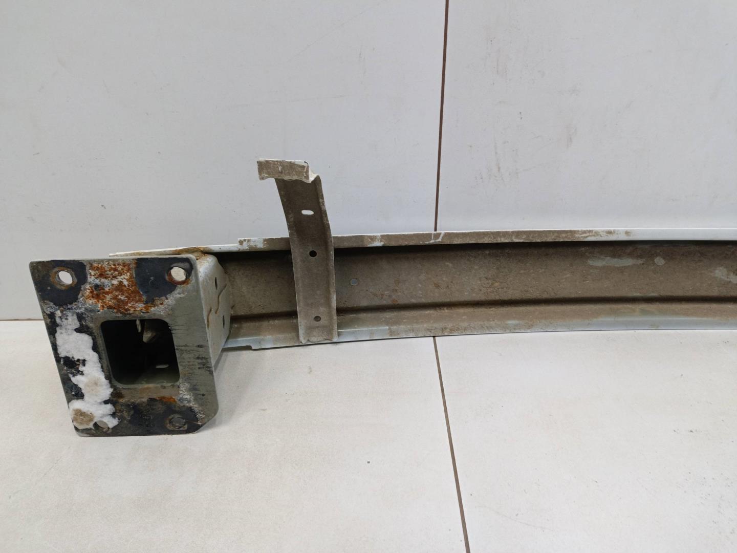 Усилитель заднего бампера