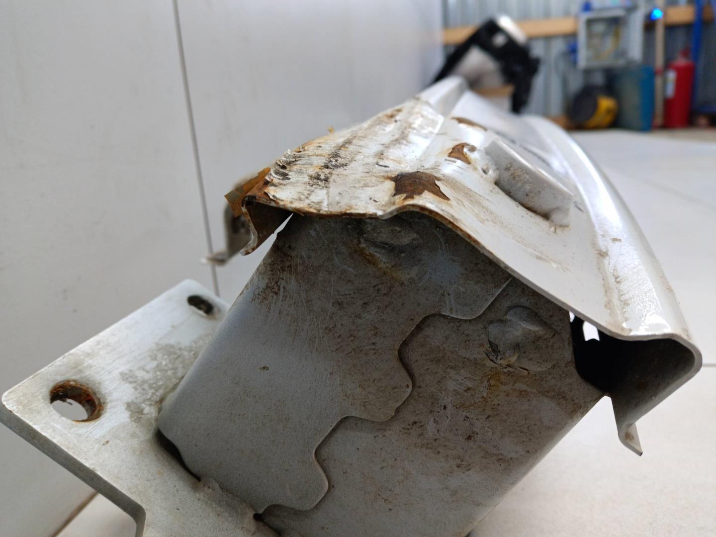 Усилитель заднего бампера