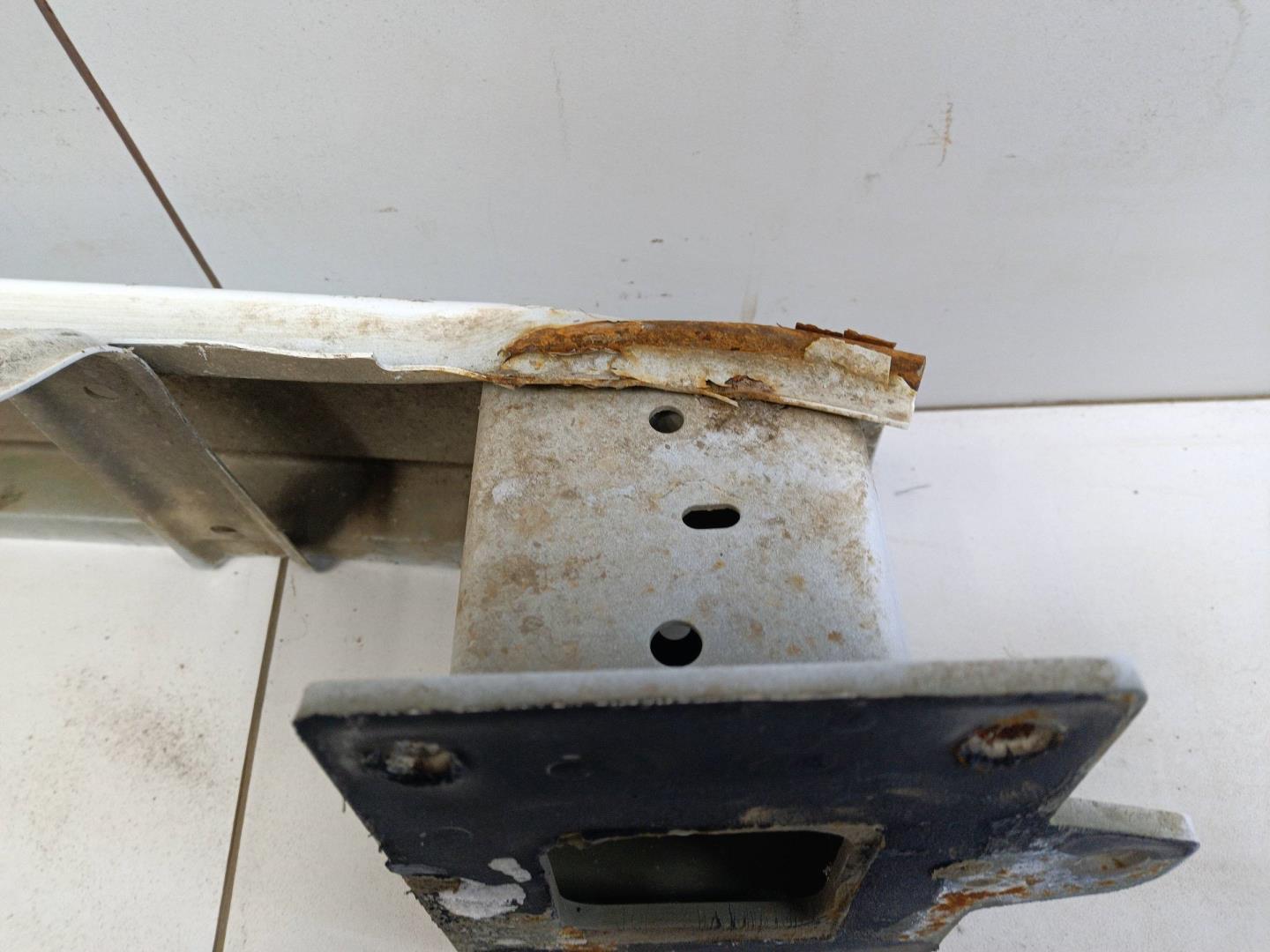 Усилитель заднего бампера