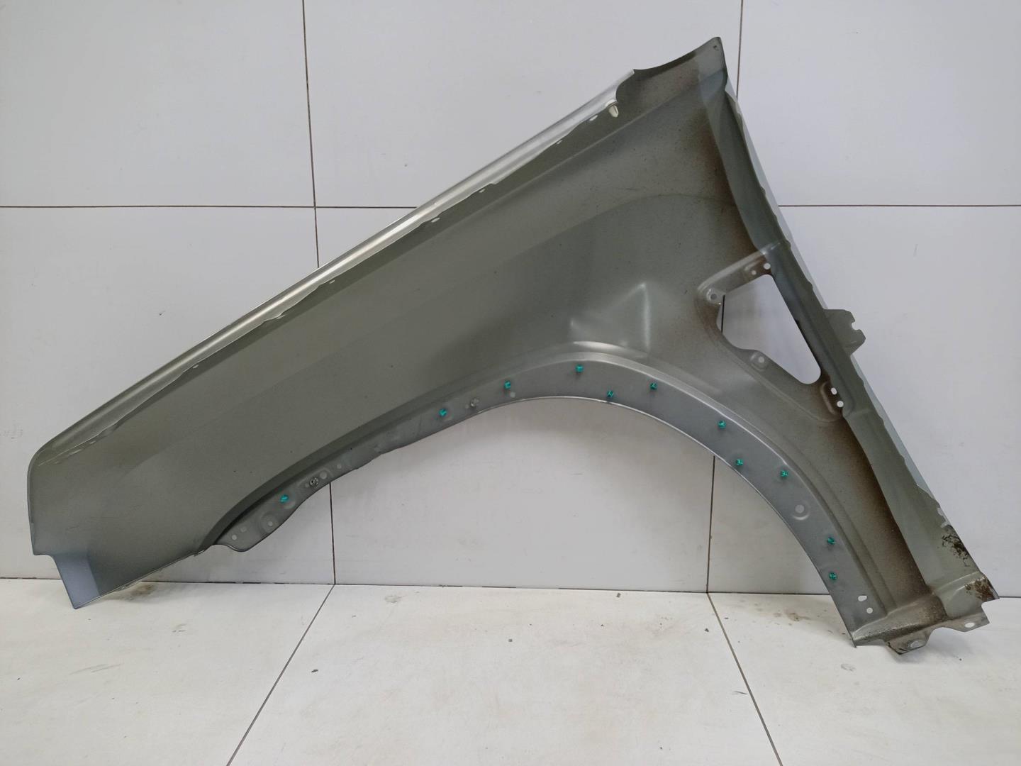 Крыло переднее правое