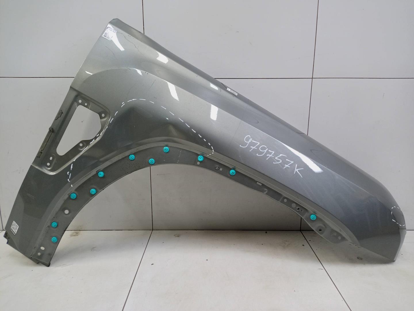 Крыло переднее правое