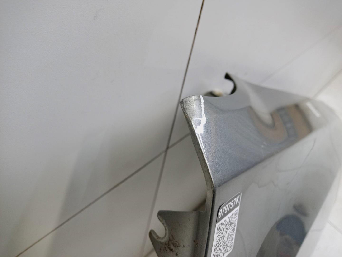 Крыло переднее правое