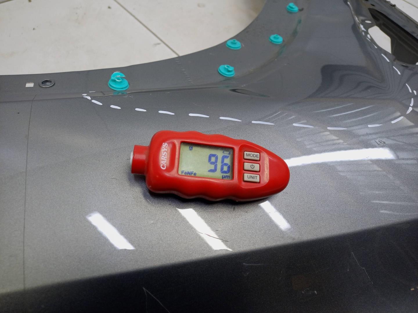 Крыло переднее правое