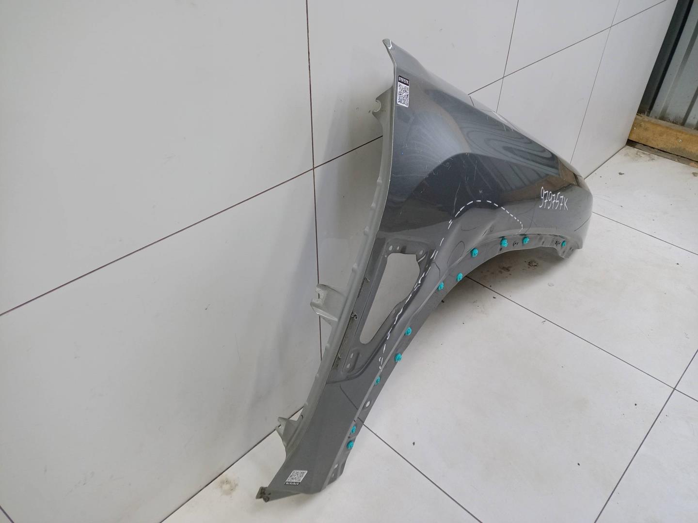 Крыло переднее правое