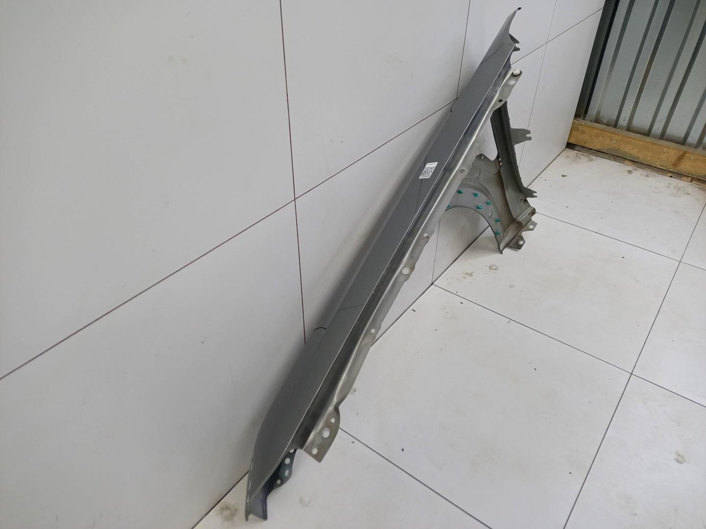 Крыло переднее правое