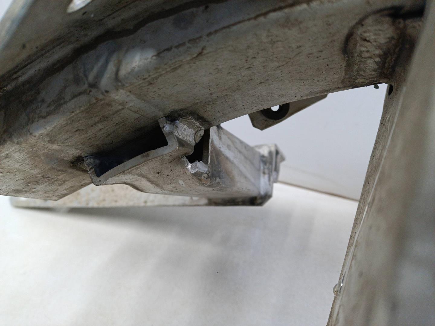 Усилитель переднего бампера