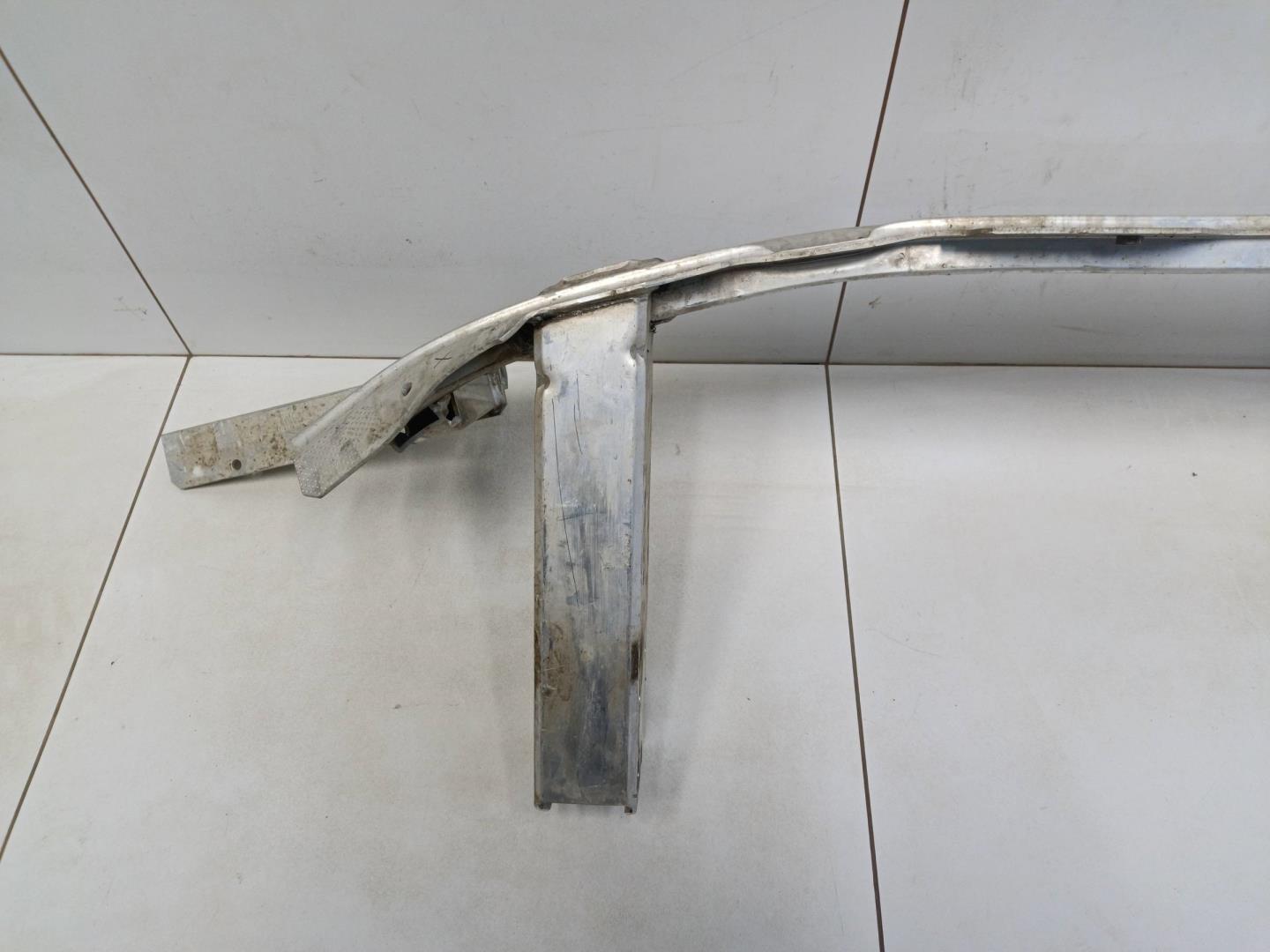 Усилитель переднего бампера