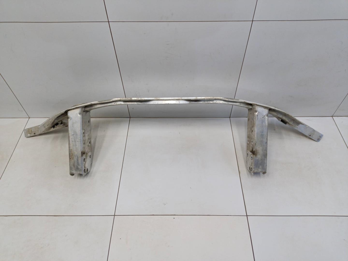 Усилитель переднего бампера