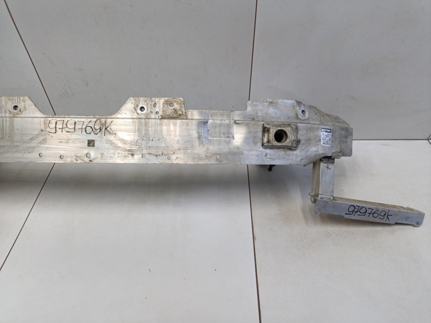 Усилитель переднего бампера